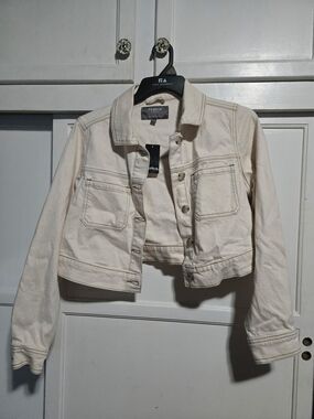 NWT Torrid Cream Cropped Denim Jacket Size 00